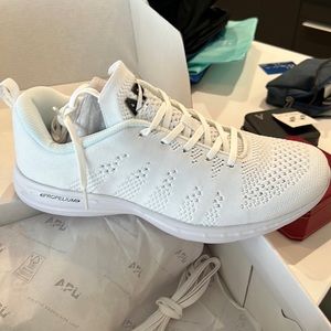 Athletic Propulsion Labs White Techloom Pro